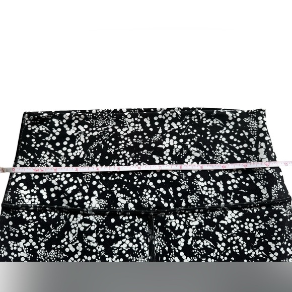 RARE Lululemon Align Leggings 25” - Chirasu Black, Size 6 - Picture 7 of 10